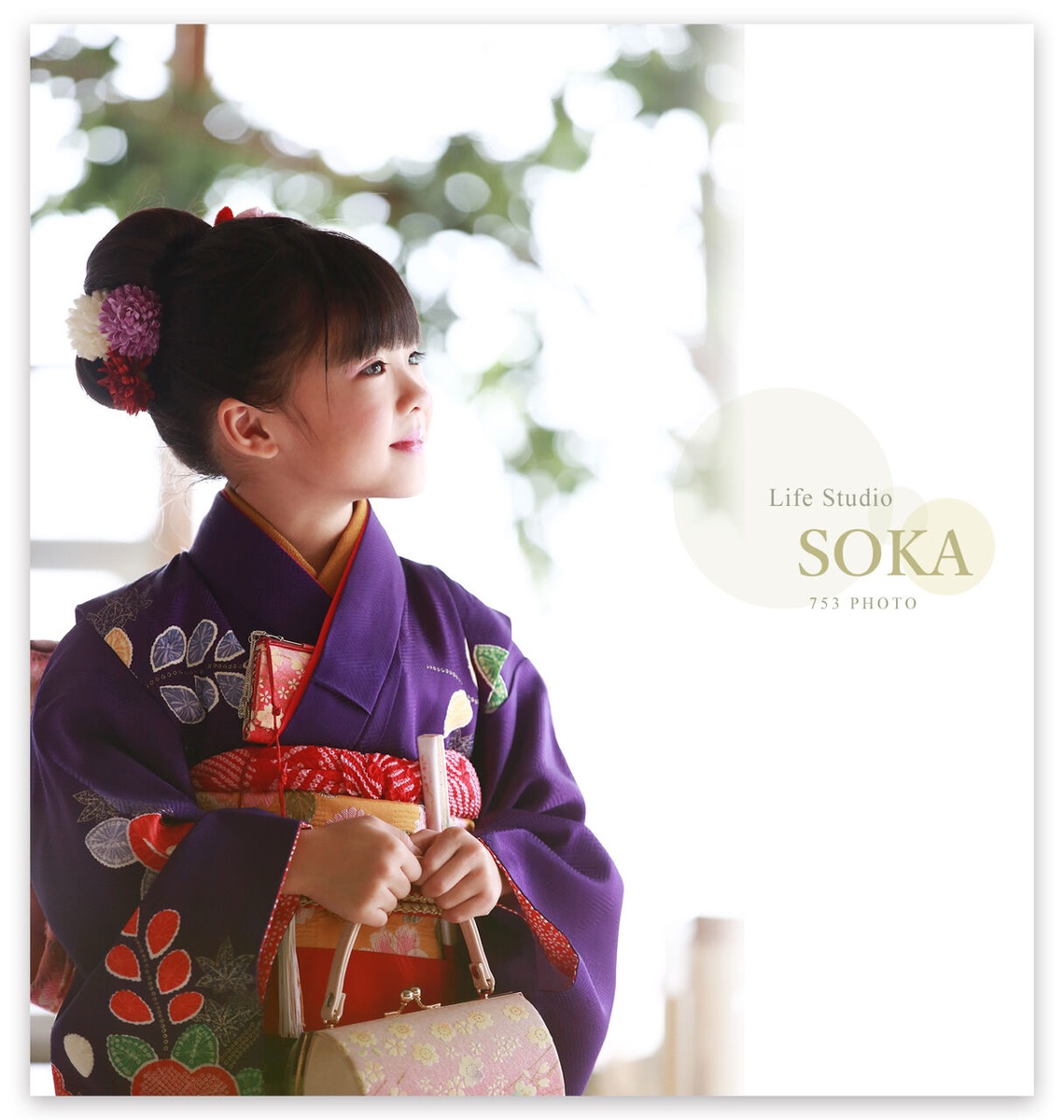 草加市のフォトスタジオで七五三撮影 紫色の着物を着た7歳の女の子 ライフスタジオ草加店